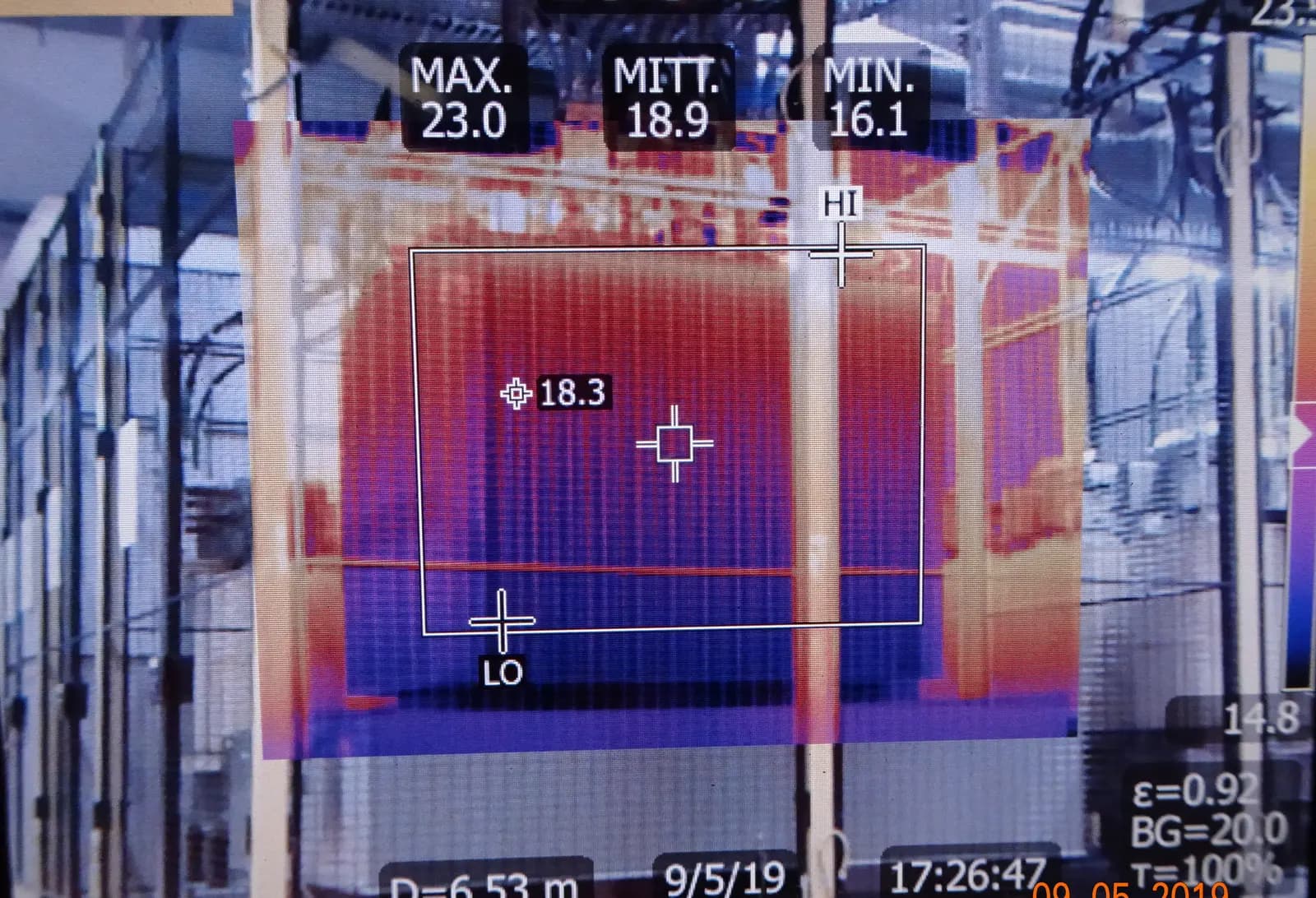 Wärmebildaufnahme eines Transformators während der thermografischen Kontrolle
